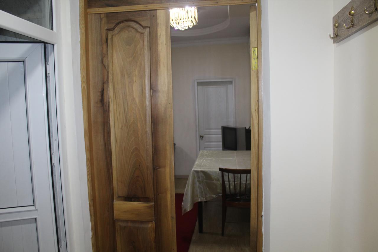 Apartment On Saakadze Batumi Exterior foto